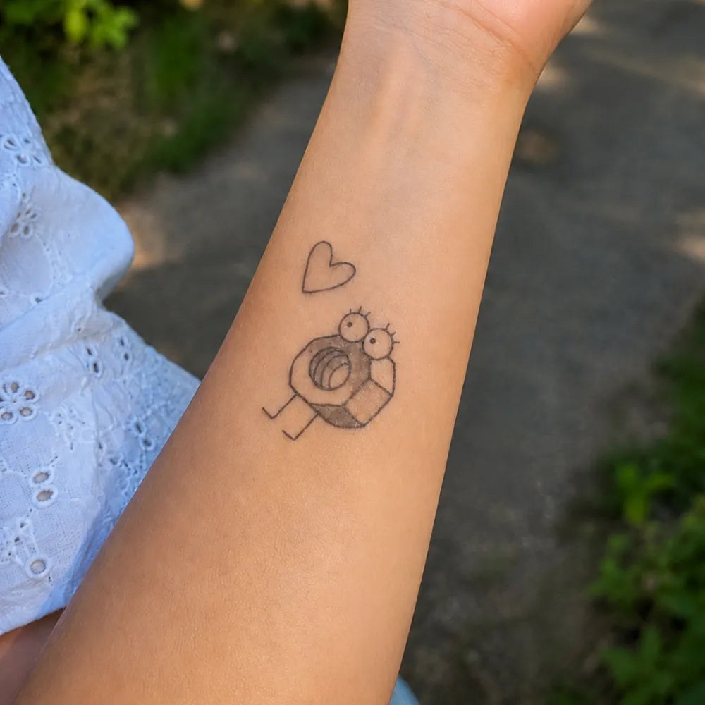 SafeTatt — Bolt in Love · fotografie tetování na kůži