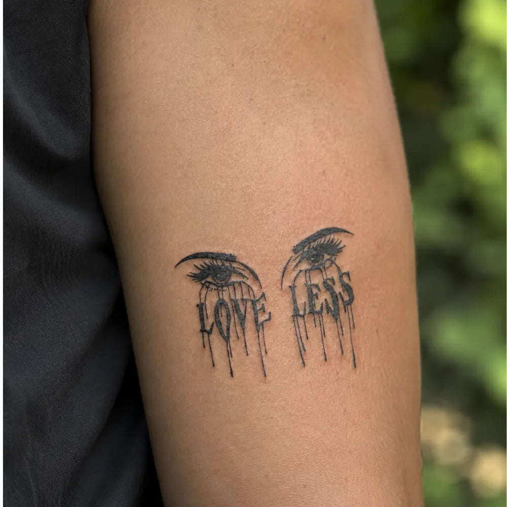 SafeTatt — Love Less · fotografie tetování na kůži
