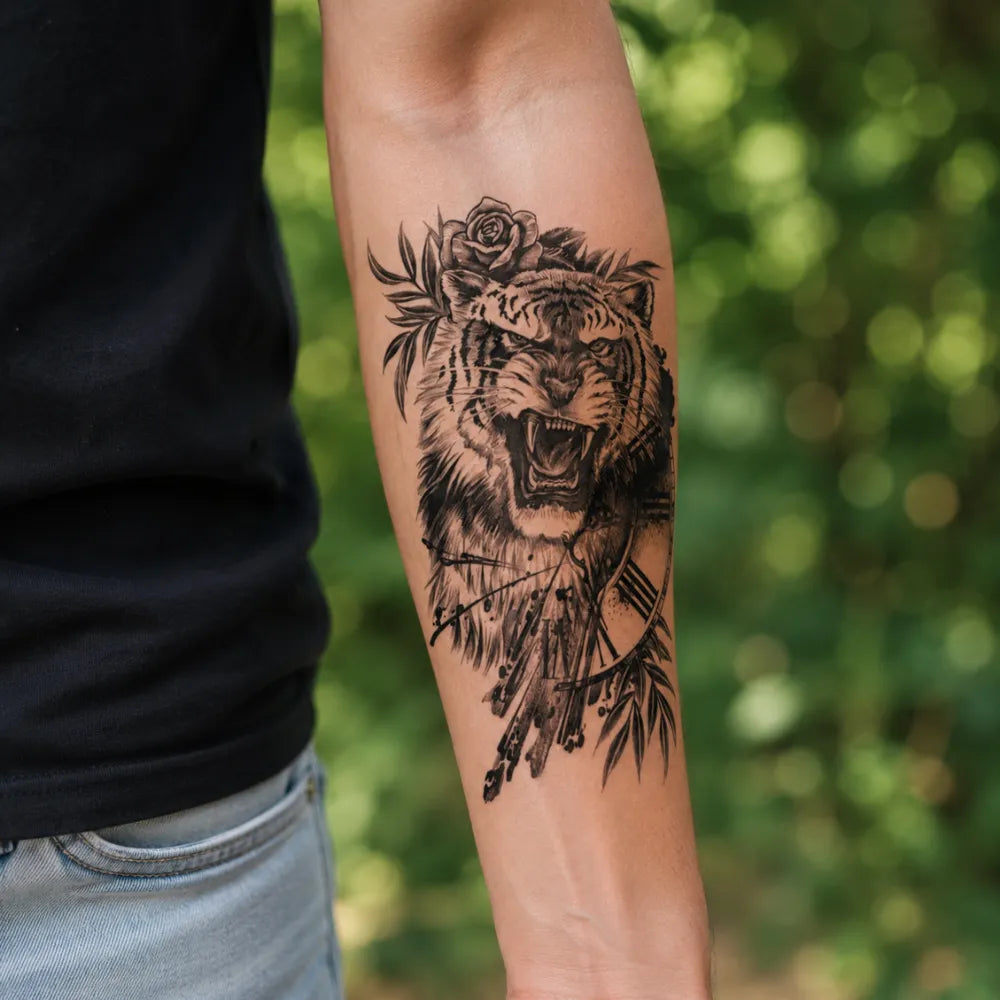 SafeTatt — Tiger Clock · fotografie tetování na kůži