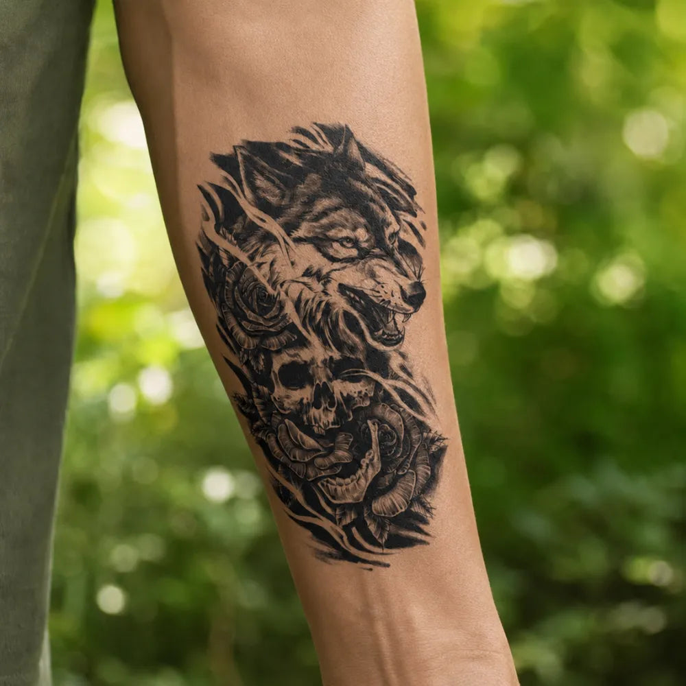 SafeTatt — Wolf Shadow · fotografie tetování na kůži
