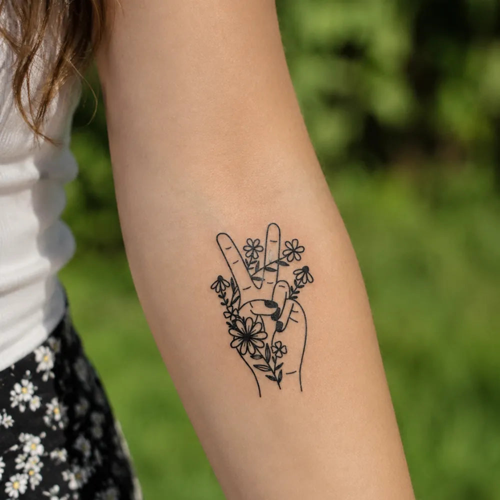 SafeTatt — Floral Horns · fotografie tetování na kůži